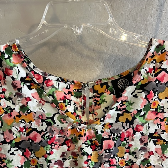 Floral Peplum Bobeau Blouse - Picture 4 of 6